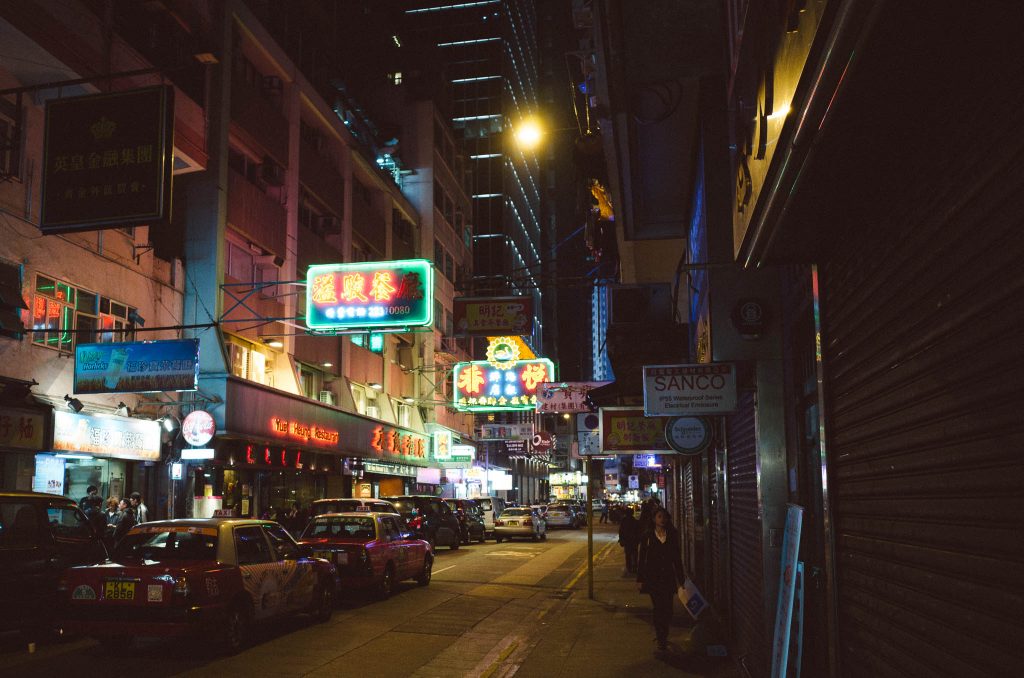 hong-kong-street-at-night
