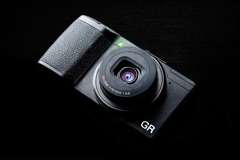 The best pocketable large sensor camera for travel