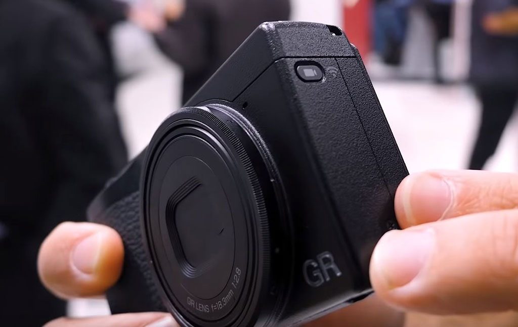 Ricoh GR III video movie mode button
