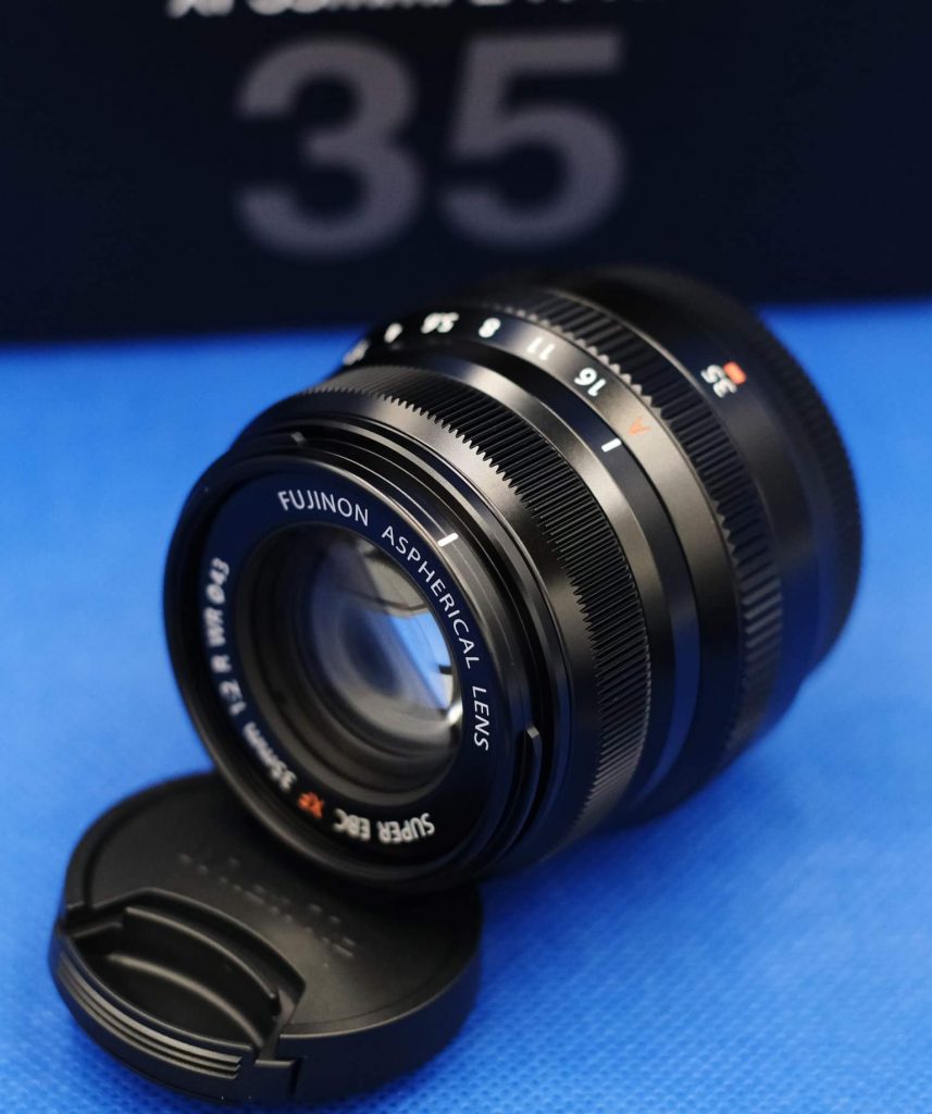 Fuji 35mm f/2 prime (50mm-equivalent)