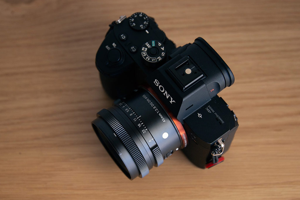 Sigma 45mm f/2.8 - One of the smallest lenses for the Sony a7iii