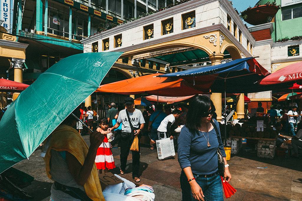 Sony Zeiss 24mm f/1.8 street photography sample