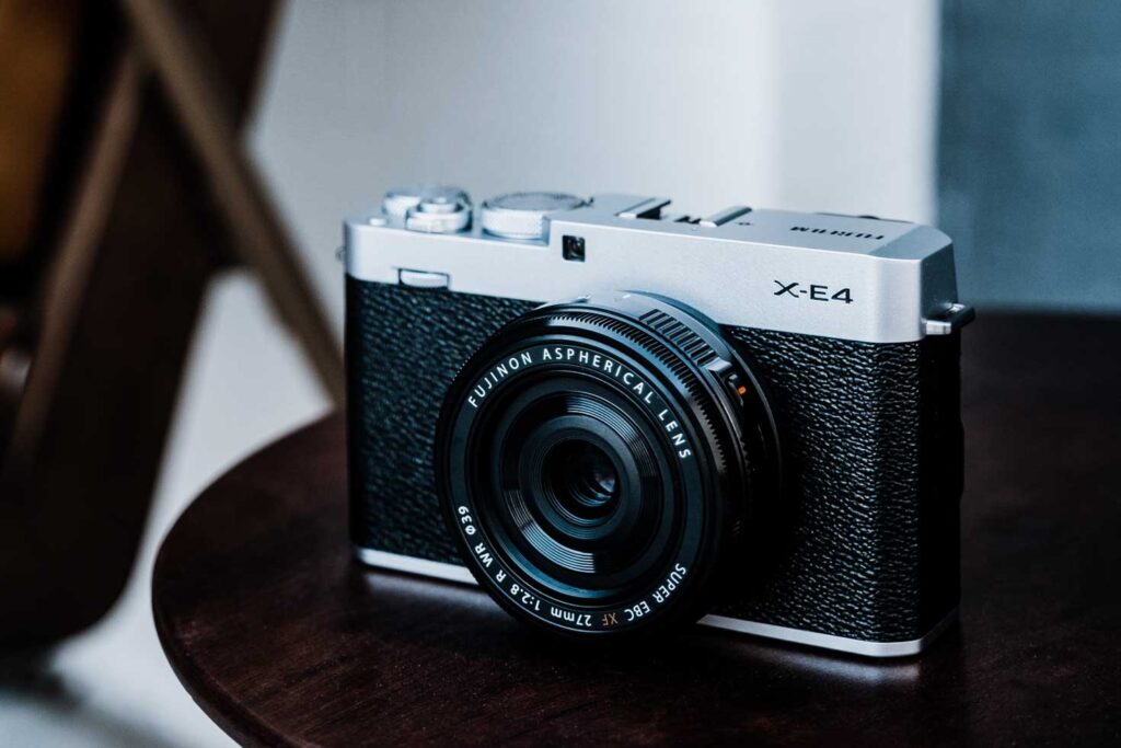 Fujfilm X-E4 in silver with 27mm pancake lens